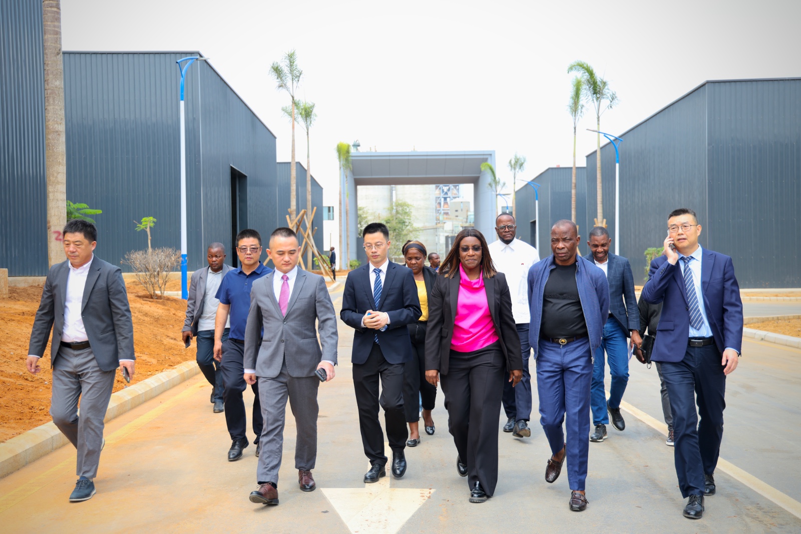 Government and Chamber of Commerce delegation visits Phoenix Bridge Angola Industrial Park